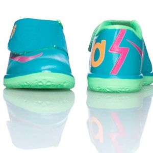 SOLD Toddler Nike size 6 KD